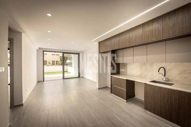 apartment-d72b4aa6-2e59-42c9-9bc2-f859551cd067_Wtr.jpg