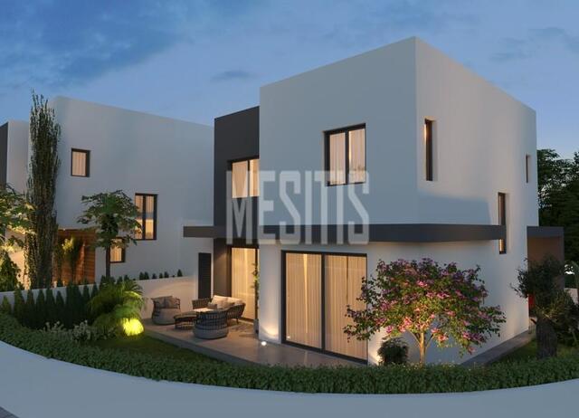 detachedHouse-c291377b-b366-491c-8258-53c6e566d659_Wtr.jpg