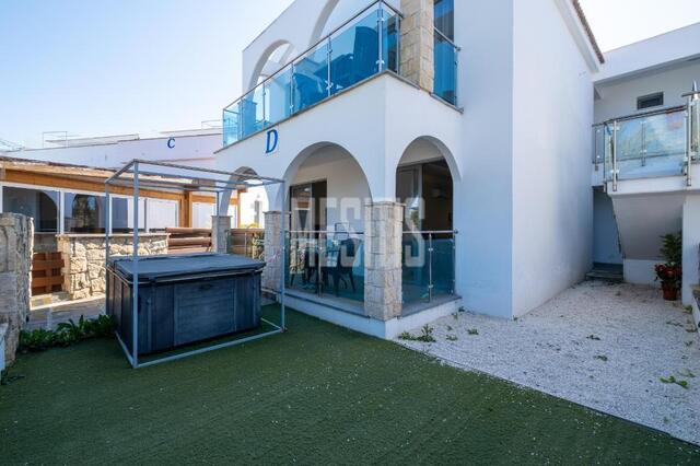 apartment-126db16d-9726-4faf-a746-5e11e26bcff2_Wtr.jpg