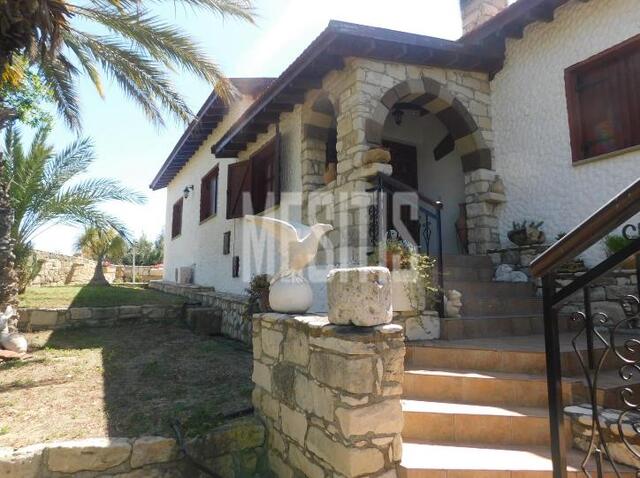 Traditional 4-Bedroom House for Sale in Maroni, Larnaca – photo 3