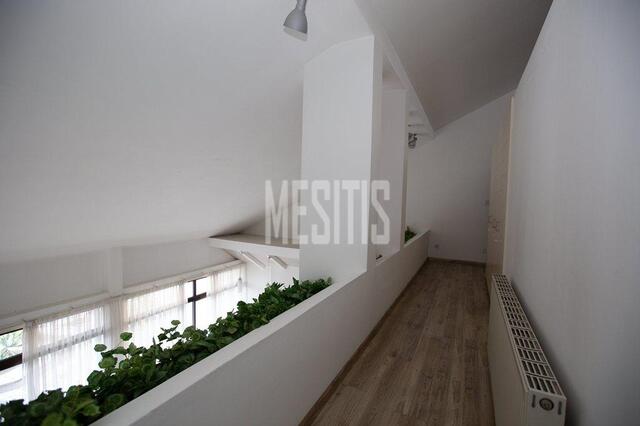 detachedHouse-df35da6a-947d-4fdf-a282-6b61ab75e300_Wtr.jpg