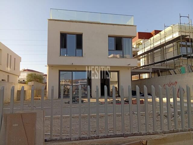 detachedHouse-bac2eb51-1c2a-4fcf-9eef-6616216f9908_Wtr.jpg