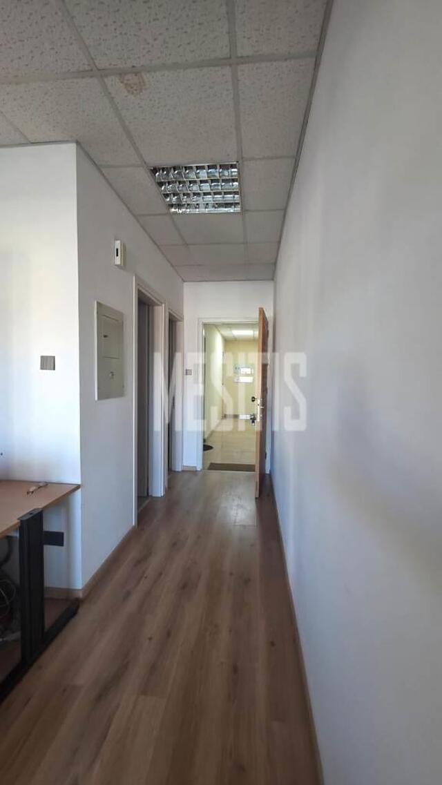 office-f90ffc24-1ed3-486d-a8fb-cafd5dbbde98_Wtr.jpg