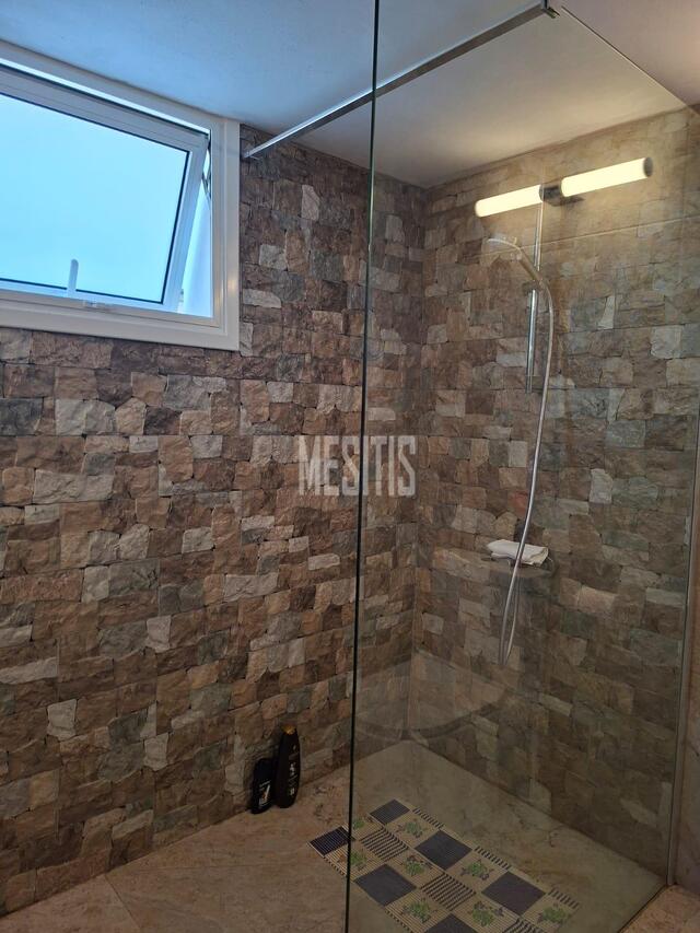 detachedHouse-782b431a-7a0e-45b0-bca6-9c7b86867525_Wtr.jpg