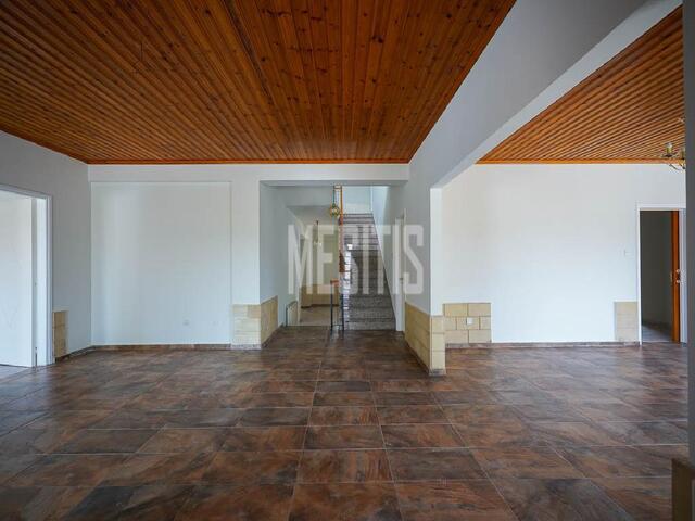 detachedHouse-a18a0b1f-7916-4da2-a30d-f9dc090f378e_Wtr.jpeg