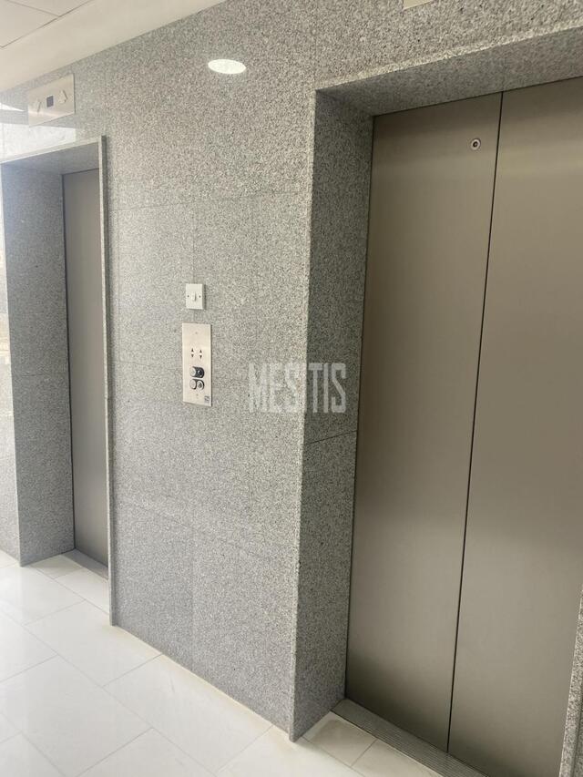 office-bb9b3ce5-7c19-4290-ae7b-6460b30bdecb_Wtr.jpg
