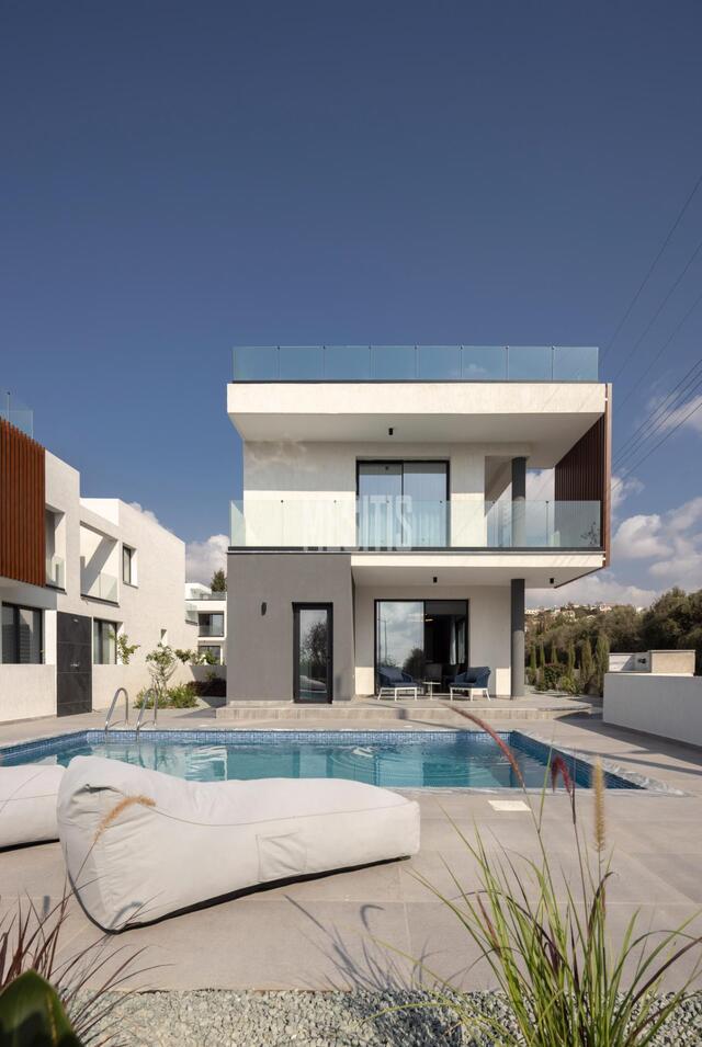 detachedHouse-2913f6e4-1ae5-43e6-846d-2ac60db56705_Wtr.jpeg