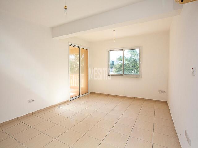 1 bedroom apartment with communal pool for sale in Agios Theodoros, Paphos – photo 2