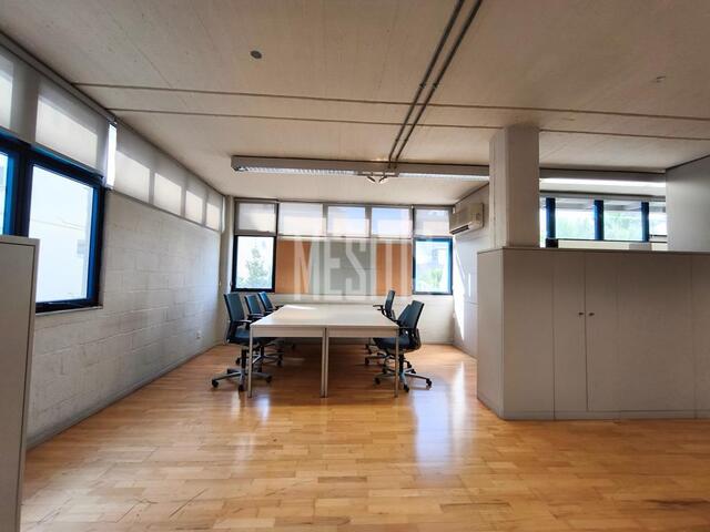 office-10aeadd3-2373-47a3-89b1-1dc0d5c726e8_Wtr.jpg