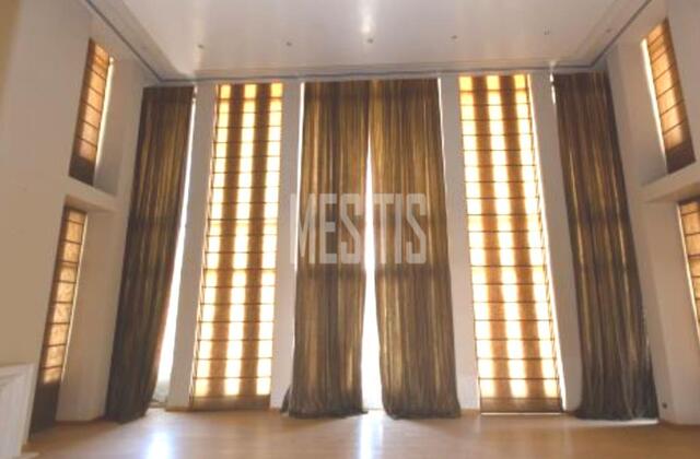 detachedHouse-2ee056f7-cf7b-4de4-9251-ebe5f7e7e987_Wtr.jpg