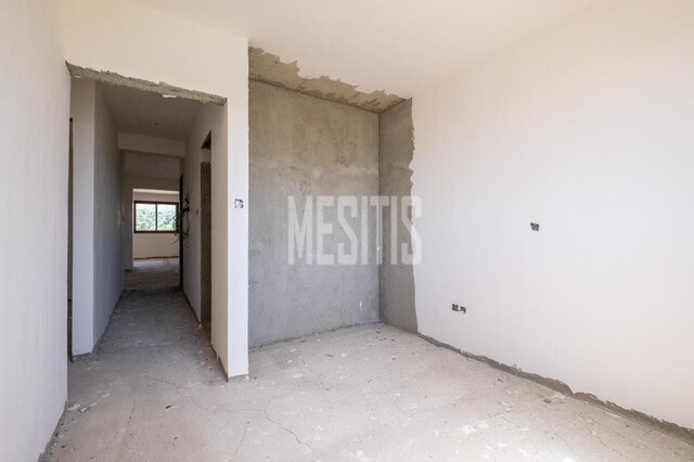 apartment-234fe963-3cdf-4b78-9b7e-24aff3465b0a_Wtr.jpeg