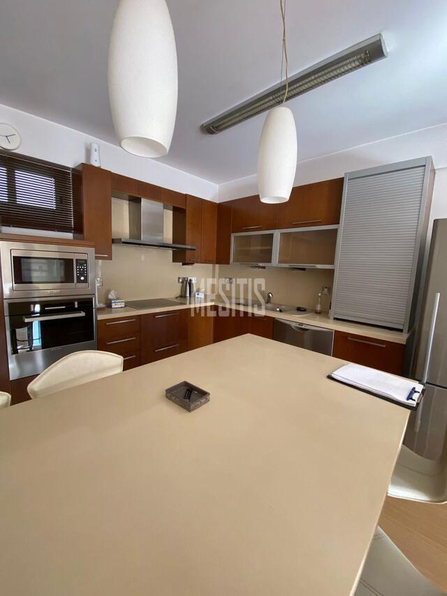 apartment-e57b444d-c703-4da5-b592-d28a60f2d897_Wtr.jpeg