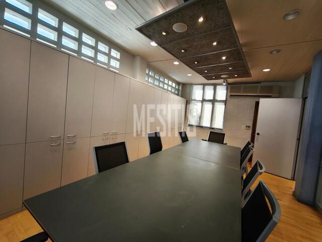 office-8fbe7306-fb9f-4b9a-9d9e-178dd4cf6119_Wtr.jpg