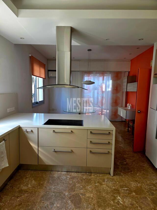 detachedHouse-3327d3c2-4b3c-4b2e-b7a8-7ff96335245b_Wtr.jpg