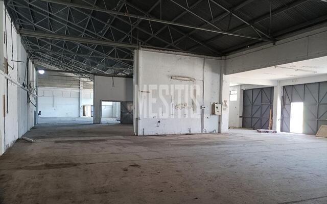 warehouse-e7a75394-82b5-4365-8adb-3393634815c7_Wtr.jpg