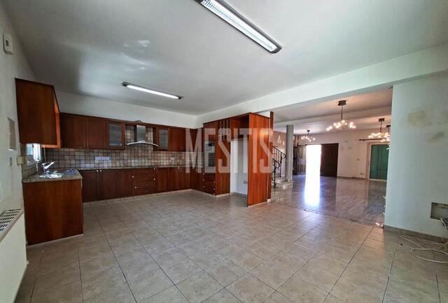 detachedHouse-b9fcbcb3-3df8-4c5b-860f-91d25101b76b_Wtr.jpg