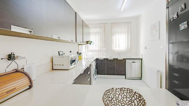 detachedHouse-b9a3a44b-74bd-4af2-8bc5-ad8da4a7b7b1_Wtr.jpeg