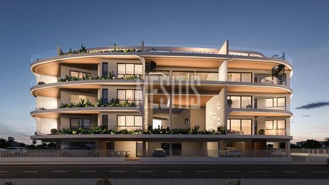 apartment-e35cb09f-b715-40d2-87f5-bfa05d973be7_Wtr.jpg