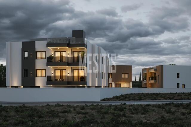 apartment-e03f3b21-f161-4687-86a9-3d45f392cb75_Wtr.jpg
