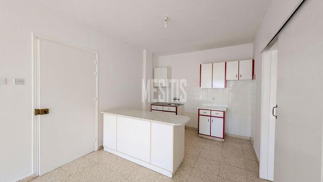 apartment-444501c1-b5cd-4bc4-a456-40041452b007_Wtr.jpg