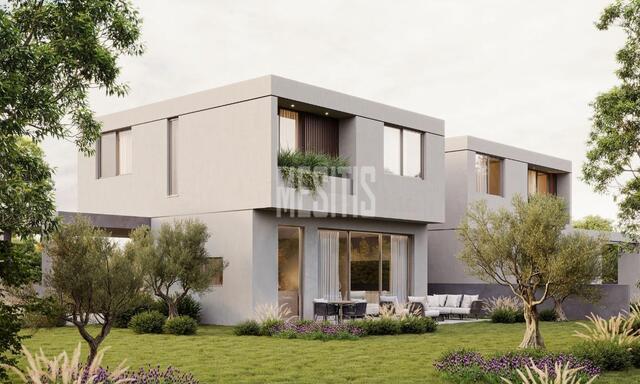 detachedHouse-098dab72-0bcd-4c2c-bc53-577a1443a0a3_Wtr.jpg