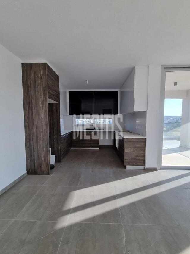 apartment-b3518536-548e-4a01-8b21-32f424c9a347_Wtr.jpeg