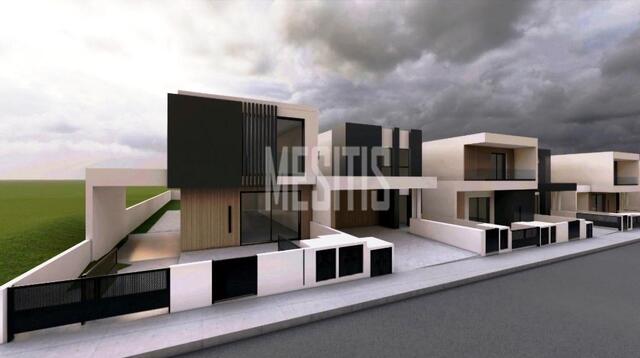 detachedHouse-bdfe1582-1b02-4523-92a9-292d0539c7a9_Wtr.jpeg