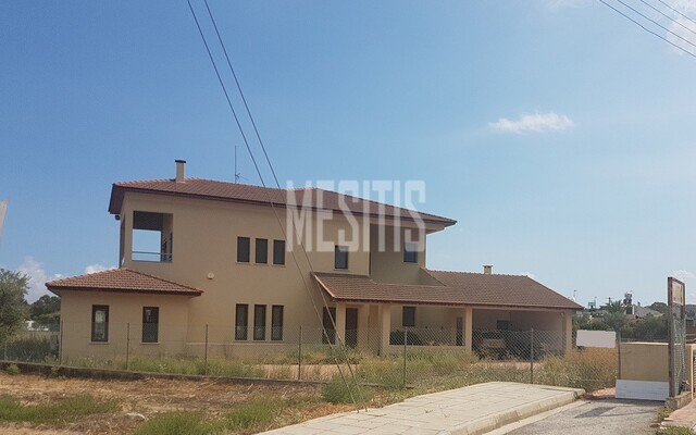 detachedHouse-c33b3da9-97f4-43b3-8eb2-9947ac0ba2b1_Wtr.jpeg