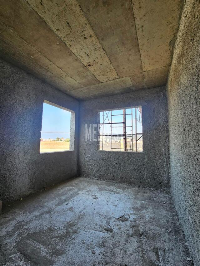 apartment-321dbefc-66a0-42fd-9c0d-2cade12b8643_Wtr.jpg
