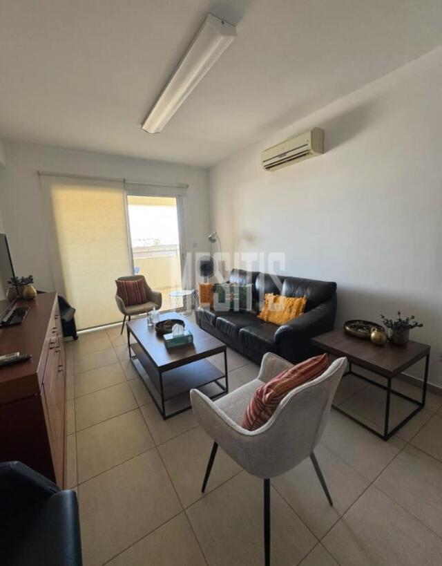 apartment-b6207591-b6e2-43a4-bcef-86c692f2b12b_Wtr.jpg