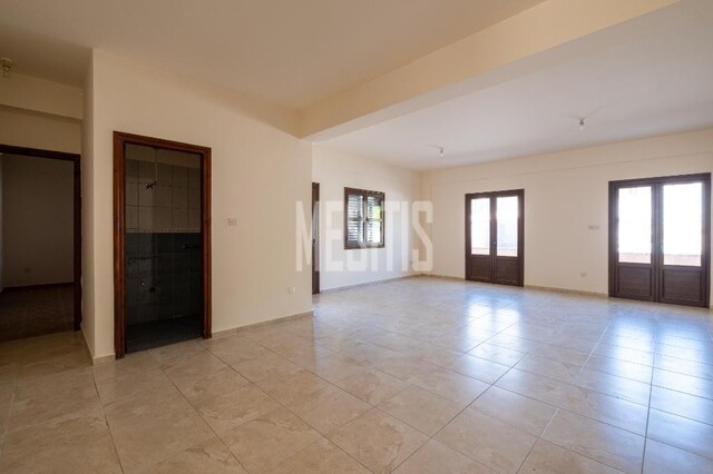 detachedHouse-2f8a1bd8-1081-47ae-a3e2-cfd36cc6071d_Wtr.jpeg