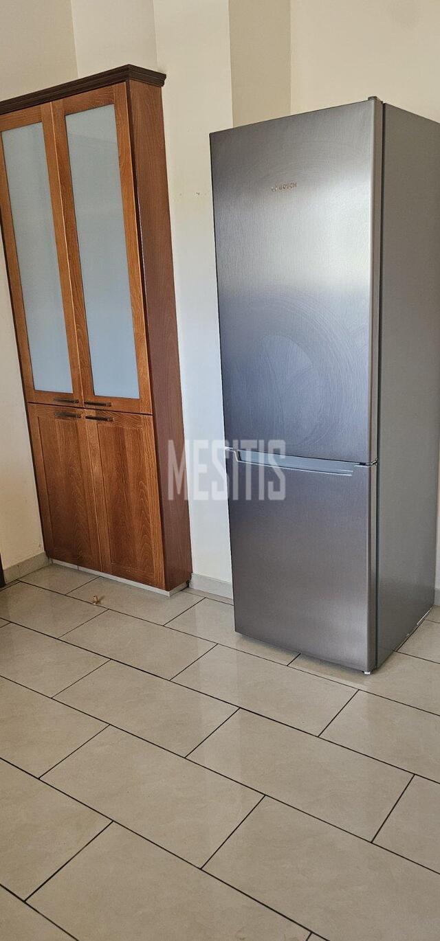 apartment-e9fc3cb2-6ad9-4cb9-a577-b3e39eccda18_Wtr.jpeg