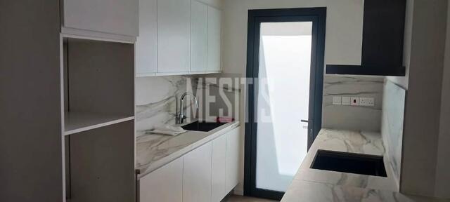 apartment-7a8556a6-247d-4946-bd62-648c088753ab_Wtr.jpeg