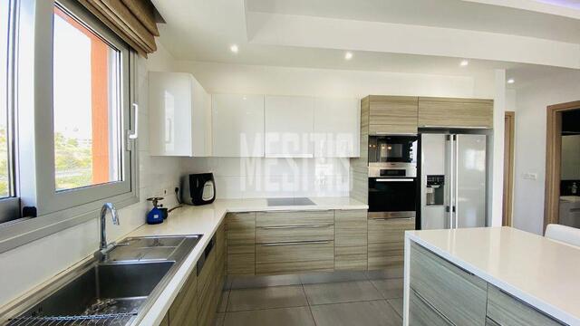 Entire 4-bedroom penthouse apartment for sale/rent in Agios Tychonas, Limassol – photo 6