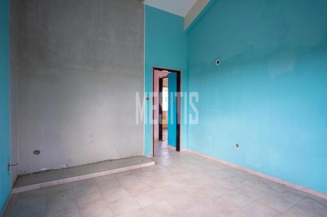 detachedHouse-956f6789-f5ca-4115-bd65-d2a26614b7e7_Wtr.jpg