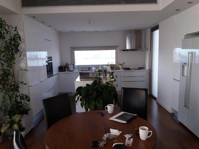 apartment-aee465b0-e08f-4025-bfce-a6fc9cb8b1d3_Wtr.jpeg
