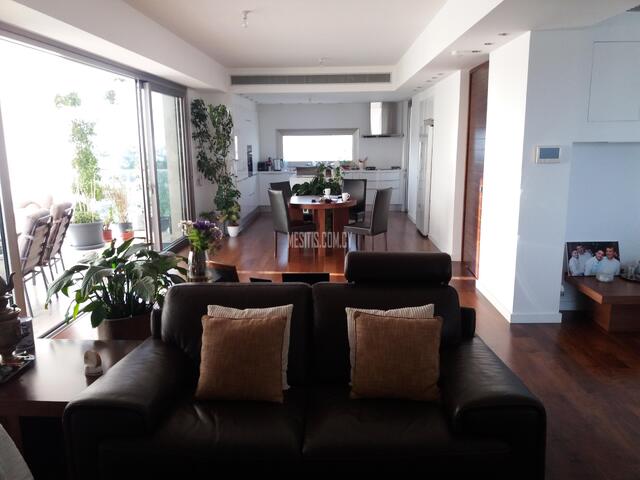 apartment-d7cec8f1-7aca-4050-98a4-c4d572cafebe_Wtr.jpeg
