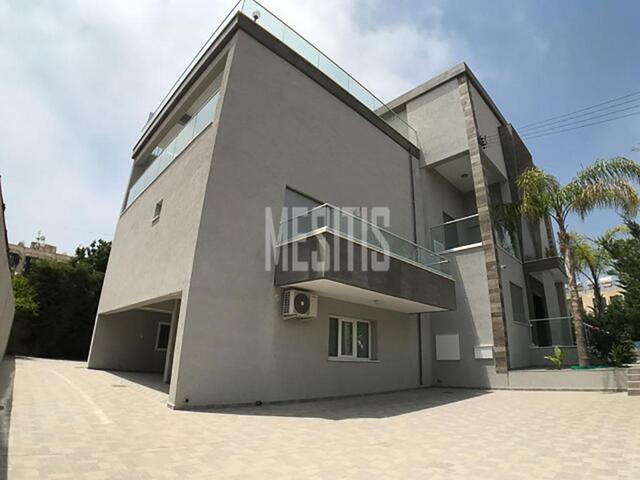 detachedHouse-224ff65a-0ec7-4530-a1b4-9b3b0a136b63_Wtr.jpeg