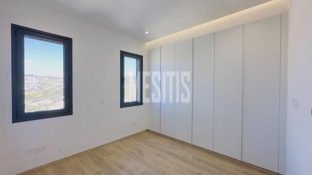 apartment-ea2911c9-6775-4ceb-86d2-6ad7abd85989_Wtr.jpg