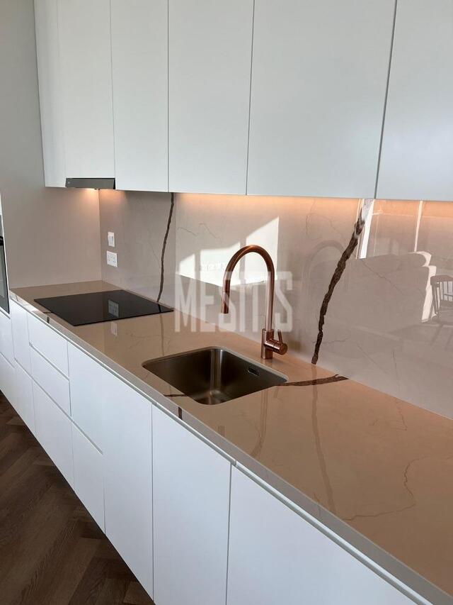 apartment-734fe4ff-0e8c-4e38-ade8-e6901dc0d29e_Wtr.jpg