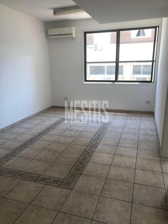 office-75bcb765-5444-4662-b032-8f713140e64b_Wtr.jpg