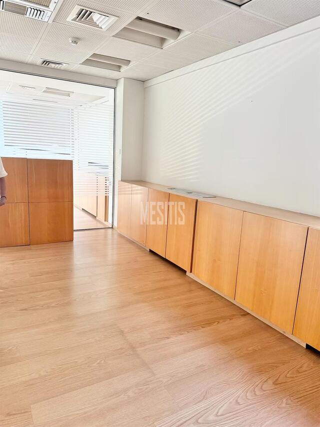 office-b5f1e4f5-12ab-4e43-b068-b112783fc35c_Wtr.jpeg