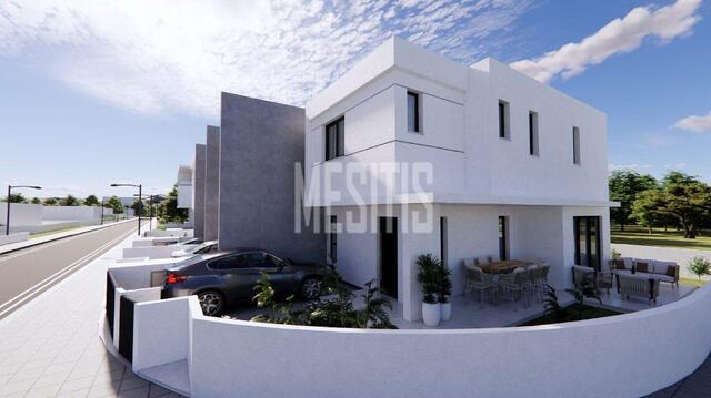 detachedHouse-b8fd48c0-a226-48a8-a8c1-ae8105396945_Wtr.jpg
