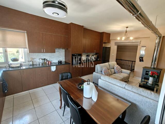 detachedHouse-b217e5c6-9418-413f-806d-d5c931a90bd3_Wtr.jpg