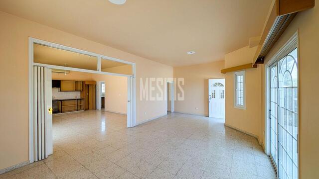 detachedHouse-289b7e9f-bc4d-46ca-8a7f-f49efe4b1e32_Wtr.jpg