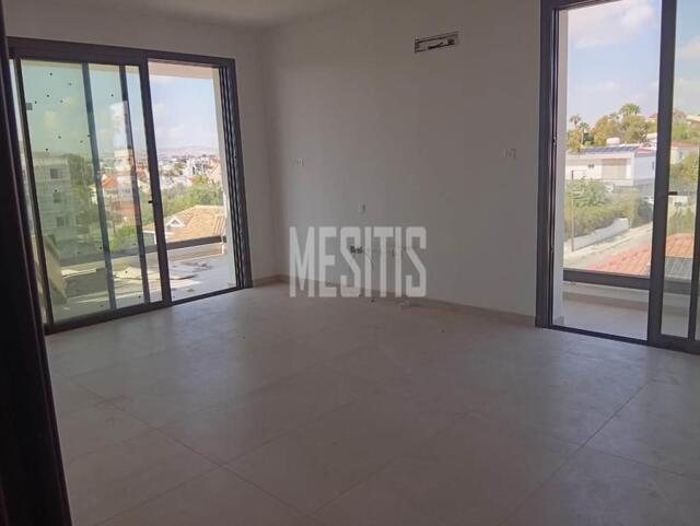apartment-d2f42f63-3e80-4f03-a149-bc9426dedd64_Wtr.jpg