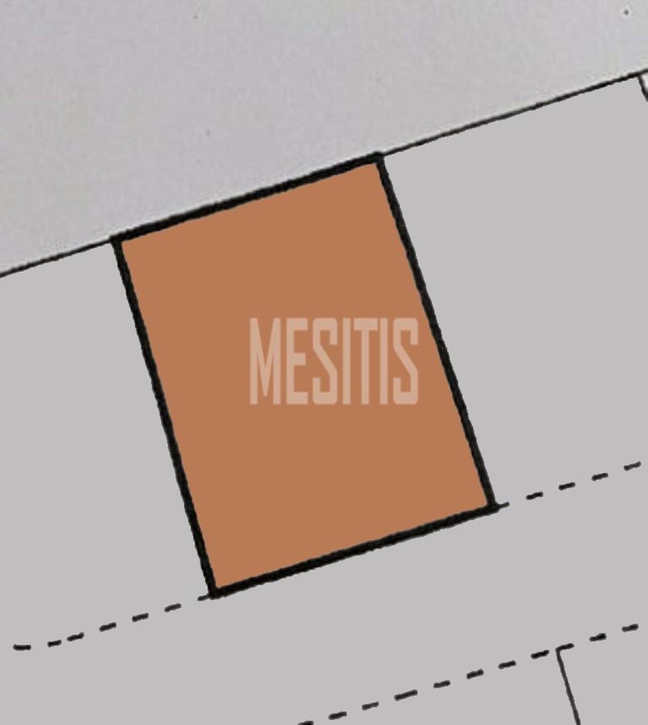 plot-f0486f9c-0736-4955-8eb8-2549f6709237_Wtr.jpg