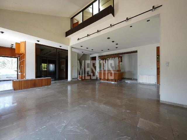 detachedHouse-de884121-8dd1-4f8a-8827-1e50ccb2638e_Wtr.jpg