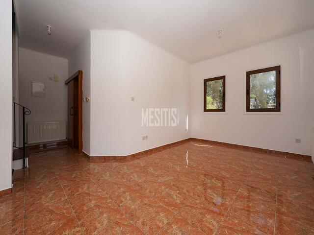 4 bedroom Detached house in Ergates Nicosia – photo 3