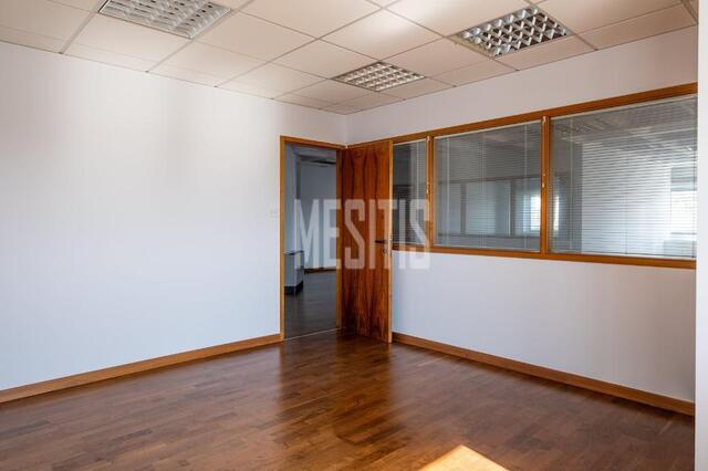 office-80adf638-ccec-4545-a165-9606bcbd7915_Wtr.jpeg